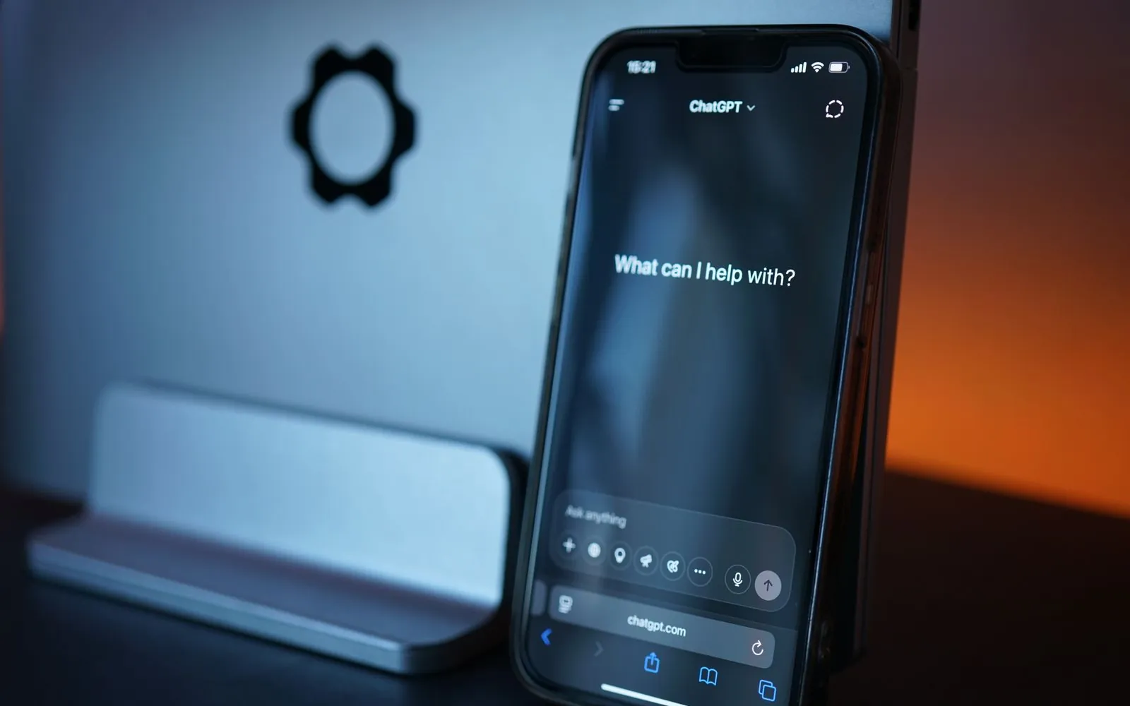 AI SEO services – smartphone showing an AI assistant ready to answer a question