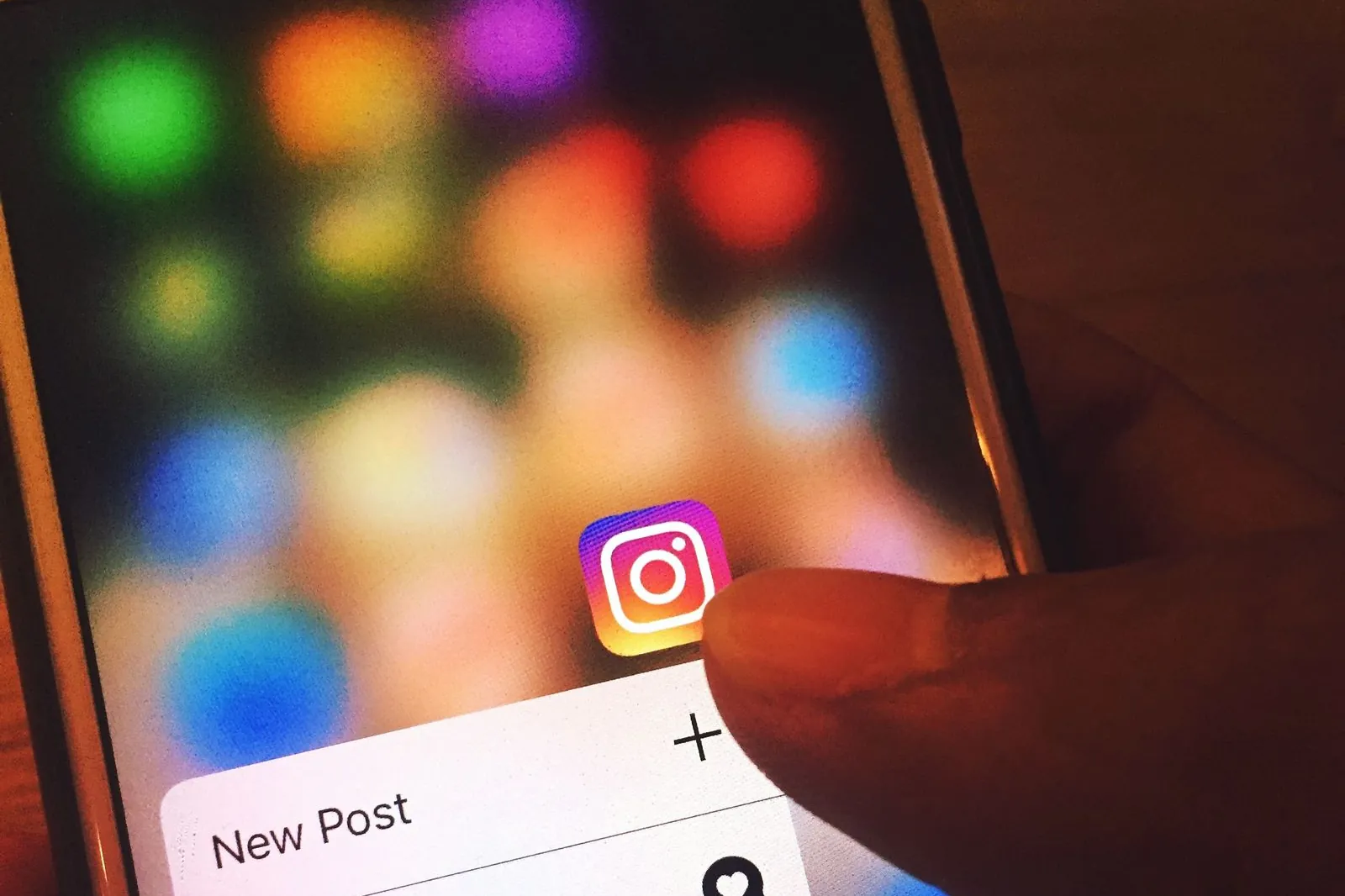 Creating scroll-stopping Instagram and Facebook ad creatives